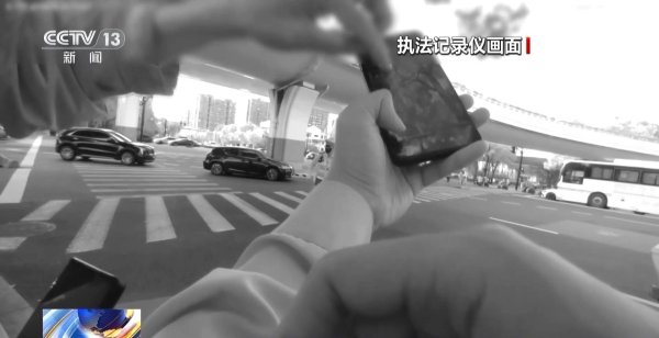 沪深策略联盟 法治在线丨“教科书式执法”×3 这些交通事故处置视频何以火爆网络？