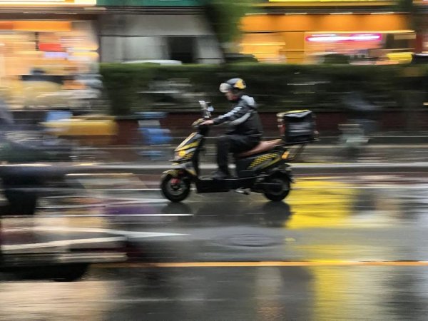 宝货配资 人民日报登了100名骑手的心里话！哪一句最戳你的心